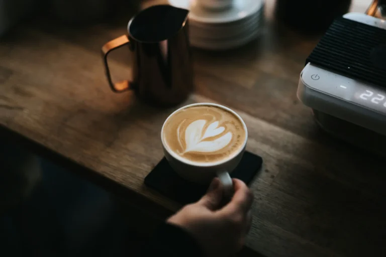 Cappucino, salah satu jenis minuman kopi yang berasal dari italia