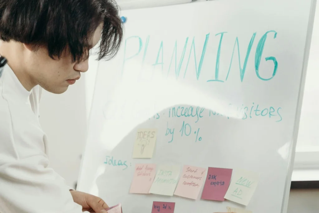 jalan keluar konsultan akan membantu merencanakan identitas brand