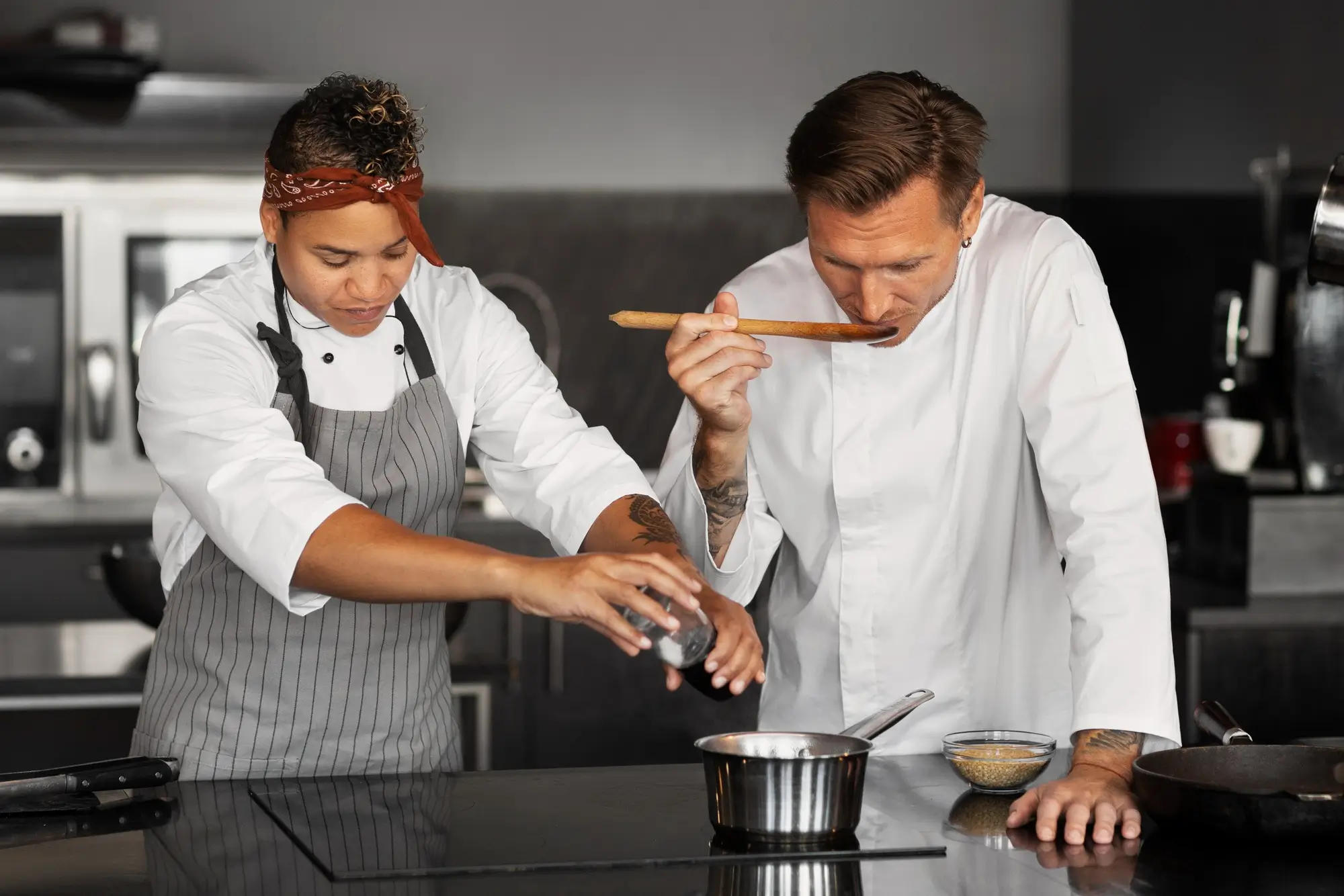 jasa konsultan resto - jasa penyesuaian dan perbaikan bisnis f&B dari menu dan re-training karyawan