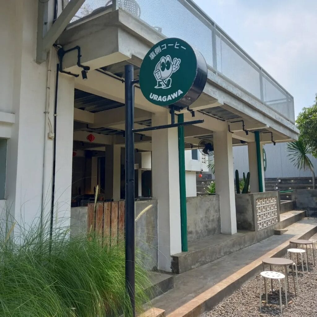 tampak depan bangunan uragawa coffee