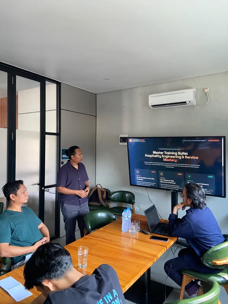 jalan keluar konsultan melakukan training service excellence kepada barista dan server